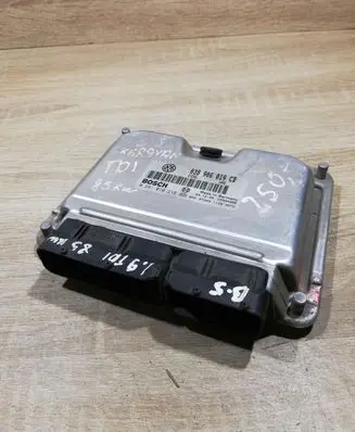 Volkswagen PASSAT B5 Engine control unit/module ECU 038906019CD 0281010218