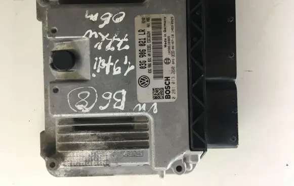Volkswagen PASSAT B6 Engine control unit/module 03G906021LR 0281013260 1039S16965