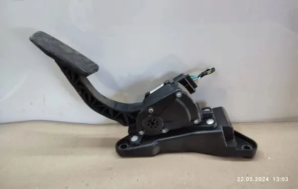 KIA Carens II Accelerator throttle pedal