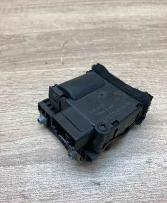 Audi A8 S8 D3 4E Air flap motor/actuator 4F0820511B 0132801319