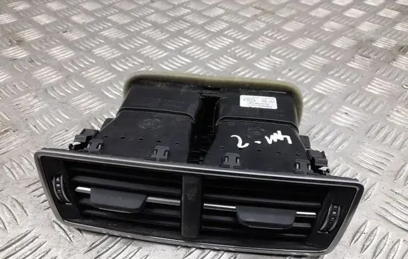 Audi Q7 4M Rear air vent grill 4M0819203C