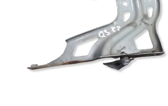 Audi Q3 8U Fender mounting bracket 8U0821135
