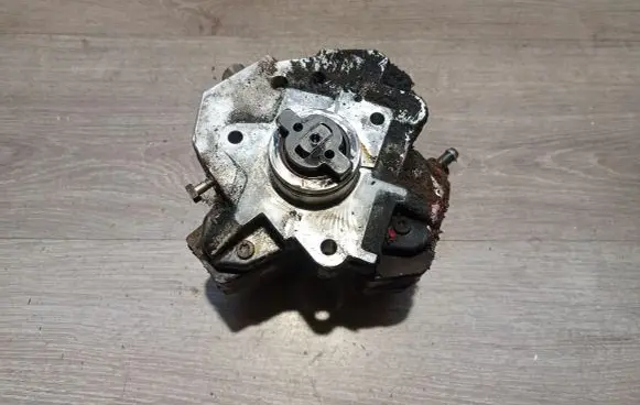Volvo XC90 Fuel injection high pressure pump 0445010043 8689590