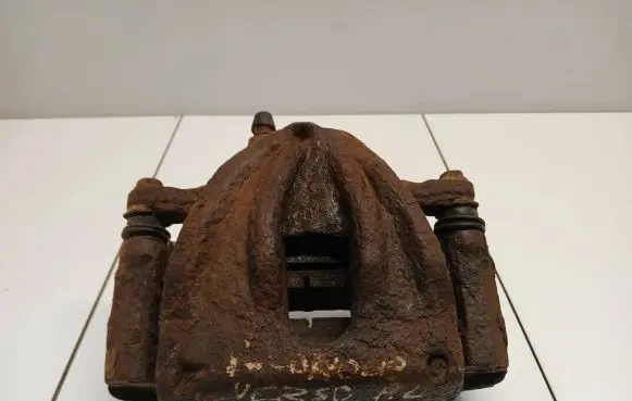 Toyota Corolla Verso AR10 Front brake caliper