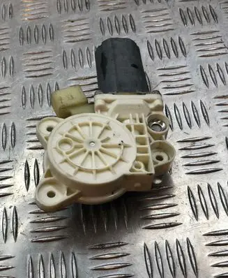 Mercedes-Benz E W211 Front door window regulator motor A2118203042