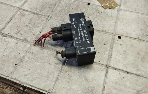 Skoda Octavia Mk1 (1U) Coolant fan relay 1J0919506M 898967000