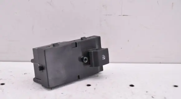 Opel Mokka X Electric window control switch 22915102