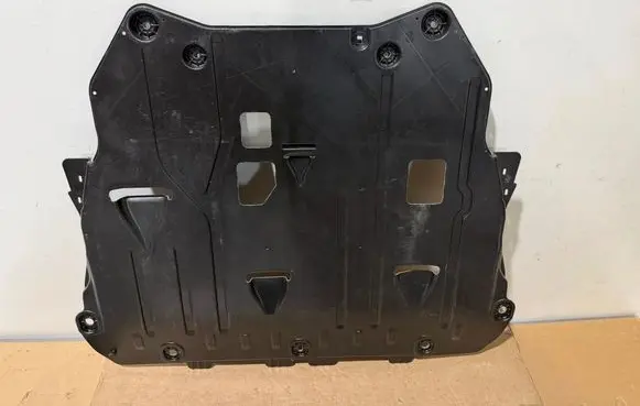 Volvo XC40 Engine splash shield/under tray 32241301