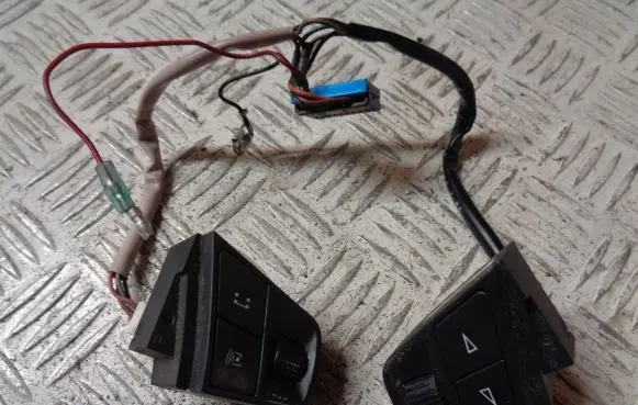 Chevrolet Captiva Steering wheel buttons/switches 96628661 96628662