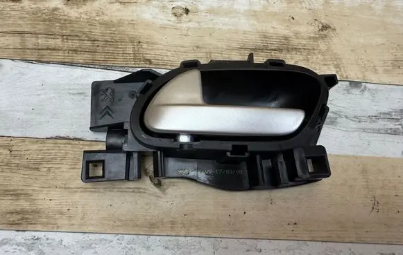 Peugeot 207 Front door interior handle 303966 17GA