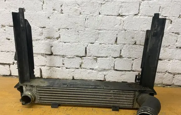 BMW 3 E90 E91 Intercooler radiator 7795823 F6438000