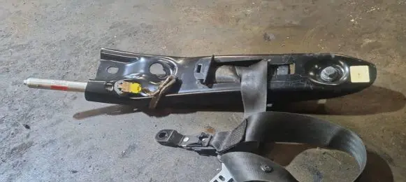 Volvo XC90 Front seatbelt 8092
