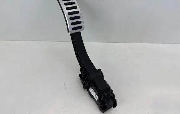 Volvo XC40 Accelerator throttle pedal 32212364