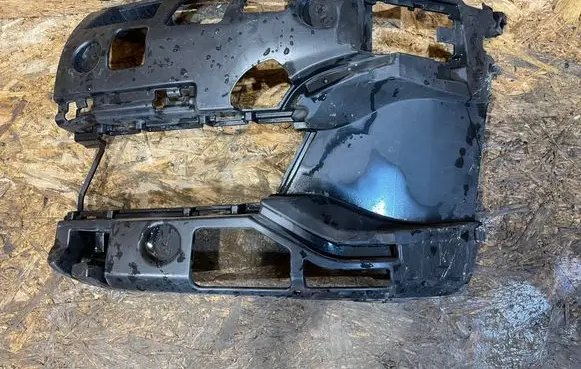 Front bumper mounting bracket