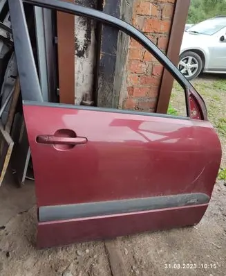 Suzuki Grand Vitara II Front door