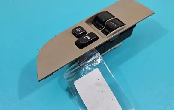Toyota Corolla E110 Electric window control switch 84820-12400 IMPRK1389397
