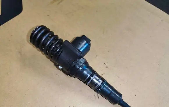 Fuel injector
