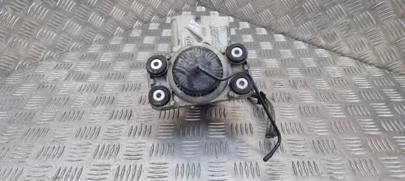 Engine mount bracket