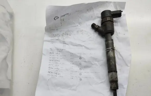 KIA Sportage Fuel injector 0445110410