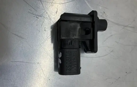 BMW 5 E60 E61 Bonnet alarm switch sensor 9119052