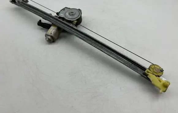 Opel Vivaro Front door window regulator with motor 7700311820 91165704 28032003