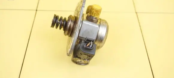BMW 3 E90 E91 Fuel injection high pressure pump 0261520041 29SP37
