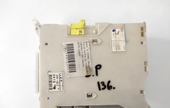Lexus IS 220D-250-350 Fuse module 82730-53020