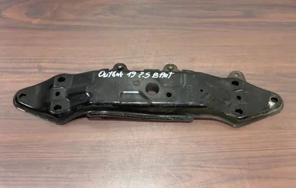 Subaru Outback (BS) Gearbox mounting bracket
