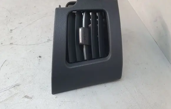 Toyota Prius (XW30) Dashboard side air vent grill/cover trim 5566047030