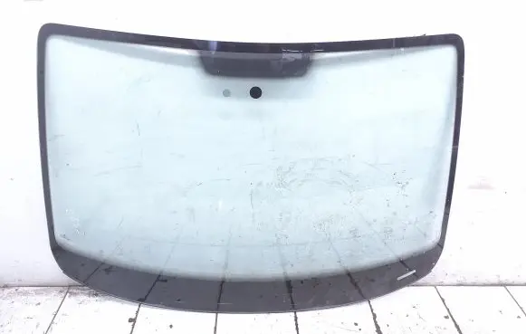 Volkswagen Caddy Front windscreen/windshield window AS1