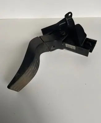 Ford Focus Accelerator throttle pedal D1U7A 98AB9F836AE