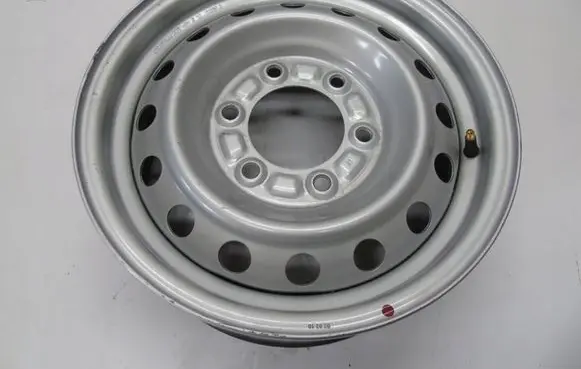 Isuzu D-Max R15 steel rim 180210
