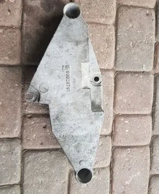 Chevrolet Captiva Engine mounting bracket