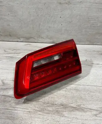 Tailgate rear/tail lights