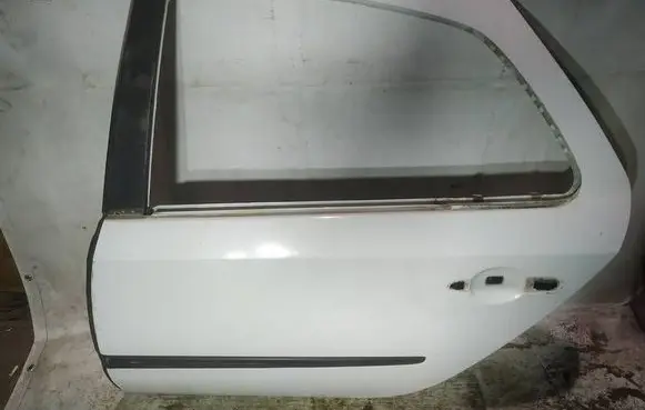 Renault Laguna II Rear door baltos