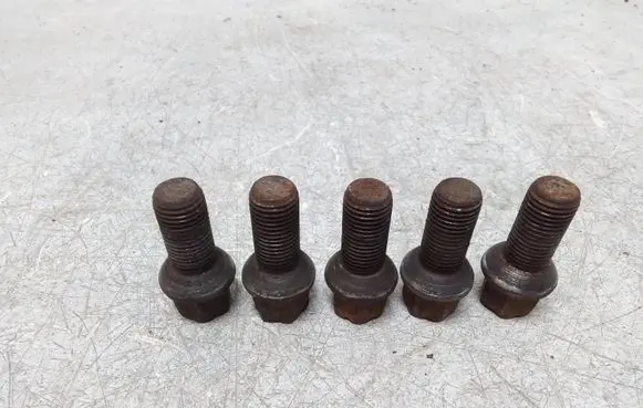 Volkswagen Bora Nuts/bolts 