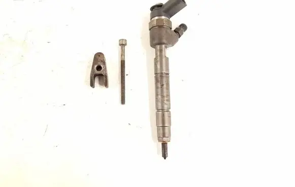Mercedes-Benz B W245 Fuel injector 6400700787 A6400700787