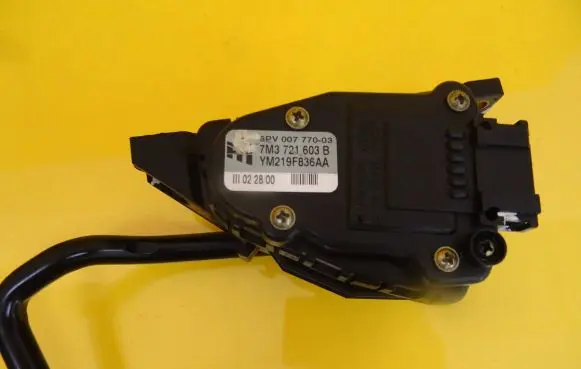 Volkswagen Sharan Accelerator throttle pedal 7M3721603B
