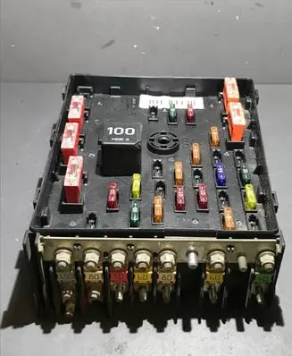 Volkswagen PASSAT B6 Fuse module 3C0937125 63592777