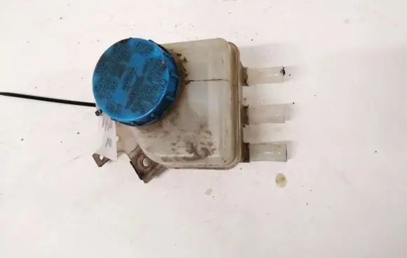 Nissan Almera Tino Brake fluid reservoir 