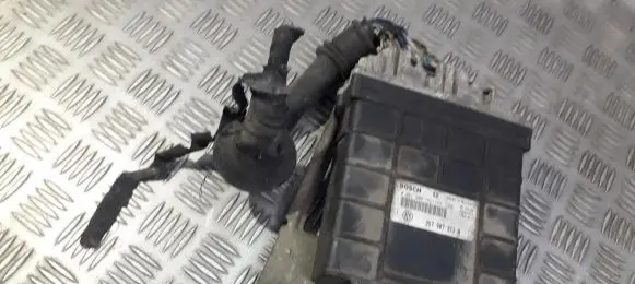 Volkswagen PASSAT B4 Engine control unit/module 0261200752 357907311A