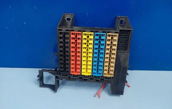 Audi A8 S8 D2 4D Fuse module 4D0941824