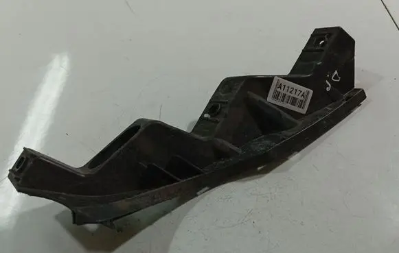 Volkswagen PASSAT B6 Front bumper mounting bracket 3C0807890