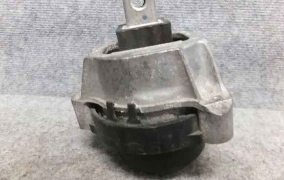Engine mount bracket