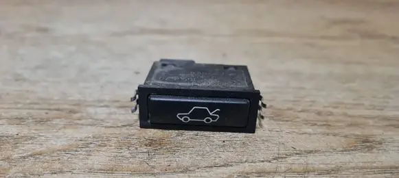 Tailgate opening switch