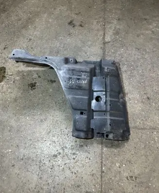 Toyota Prius (NHW20) Front underbody cover/under tray 