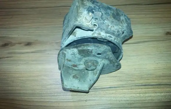 Volkswagen Golf II Engine mount bracket