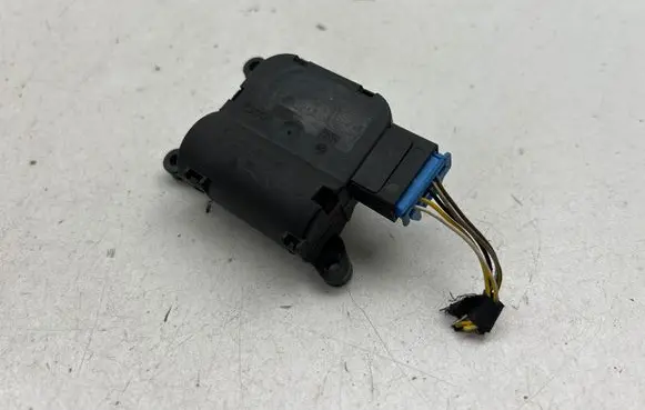 Audi A3 S3 8P Air flap motor/actuator 132801345