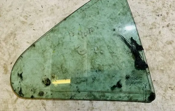 Peugeot 406 Rear vent window glass 