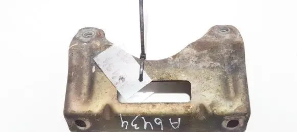 Ford Mondeo Mk III Engine mounting bracket
